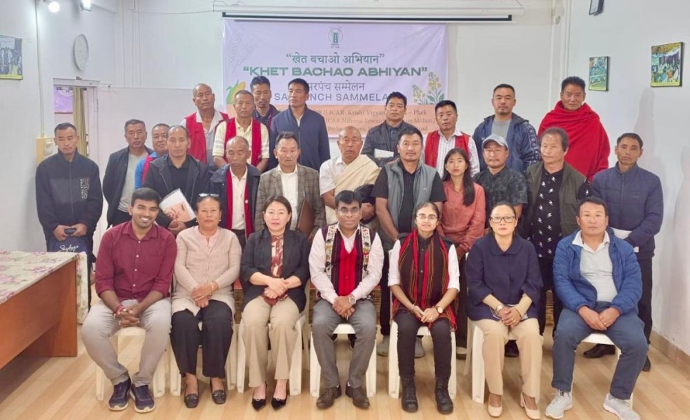 Dignitaries with others during capacity building on Khet Bachao Abhiyan at Porba on June 13